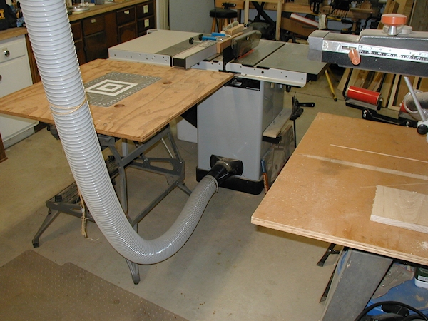 Table saw to dust collector